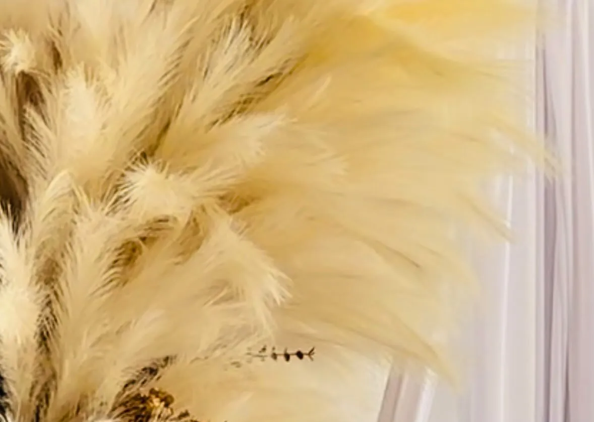 Estructura decorativa con pampas