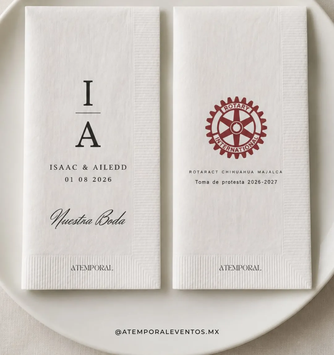 Servilletas personalizadas sobre plato base